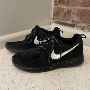 Black & White Nike Sneakers